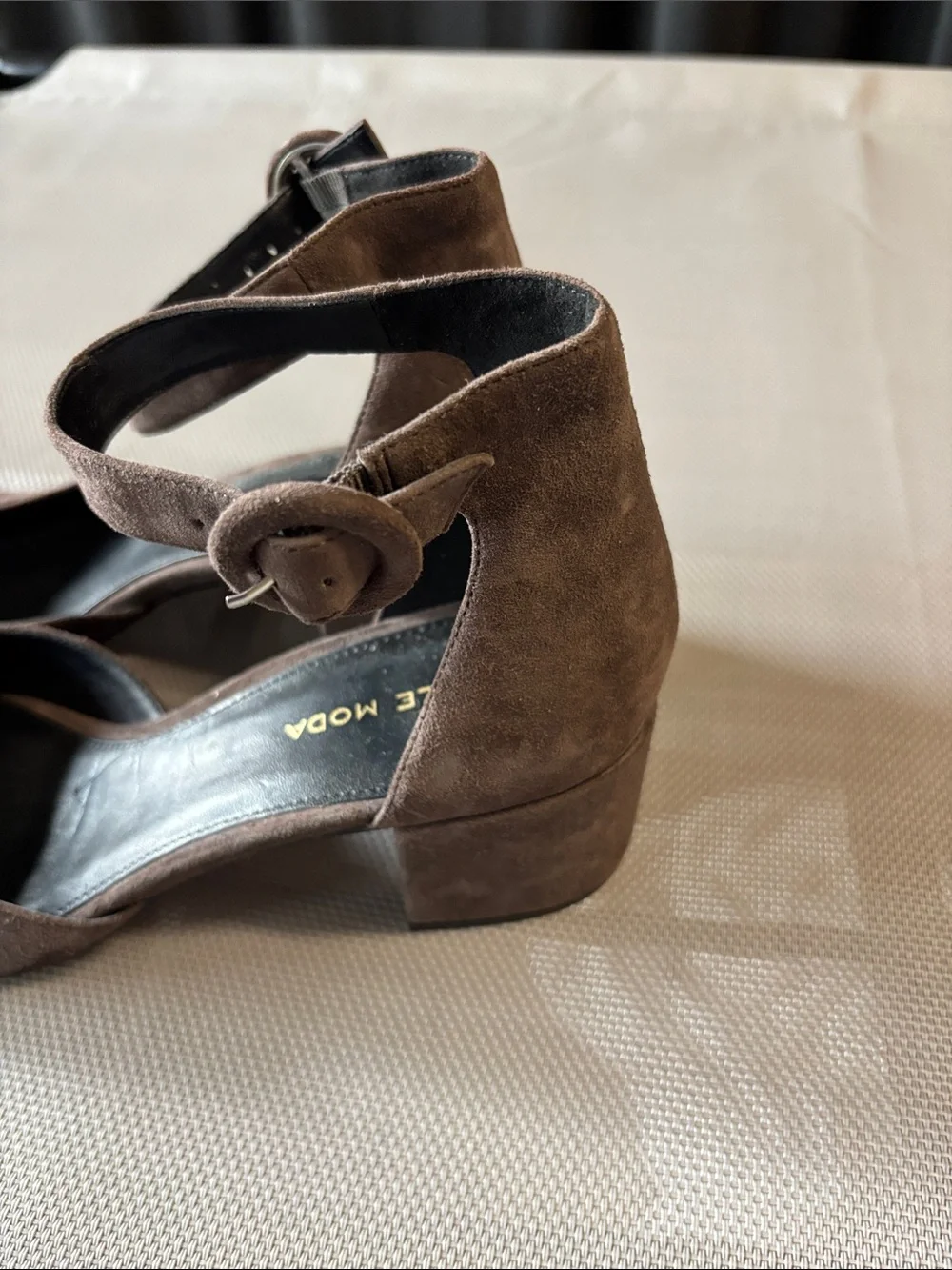 Pelle Moda Dark Brown Suede Ankle-Strap Block Heels sz 9